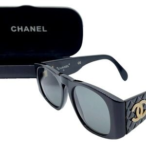 Auth CHANEL Matelasse Coco Mark
Black Sunglasses 01450 94305 W/Case